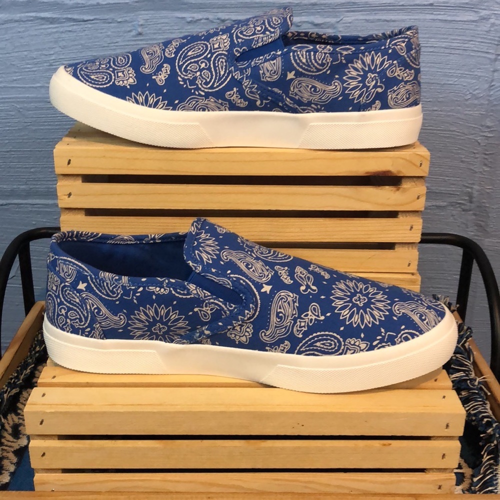 Sun & Stone Blue Paisley Slip On’s NWT 11.5